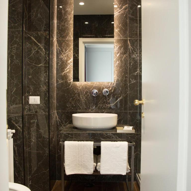 Unicum Roma Suites - Camera Matrimoniale Deluxe con Balcone - 5