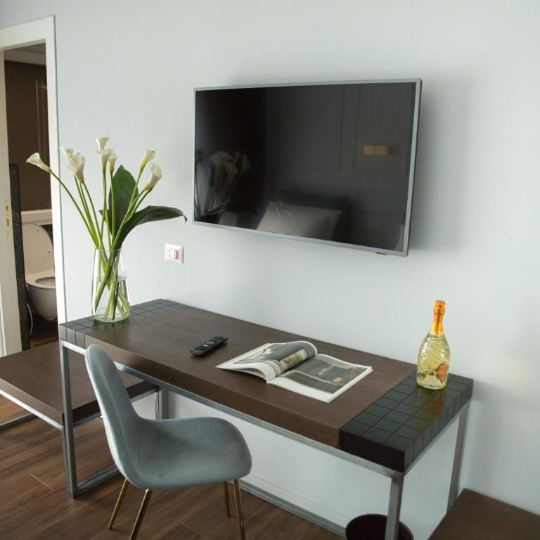 Unicum Roma Suites - Camera Matrimoniale Deluxe con Balcone - 9