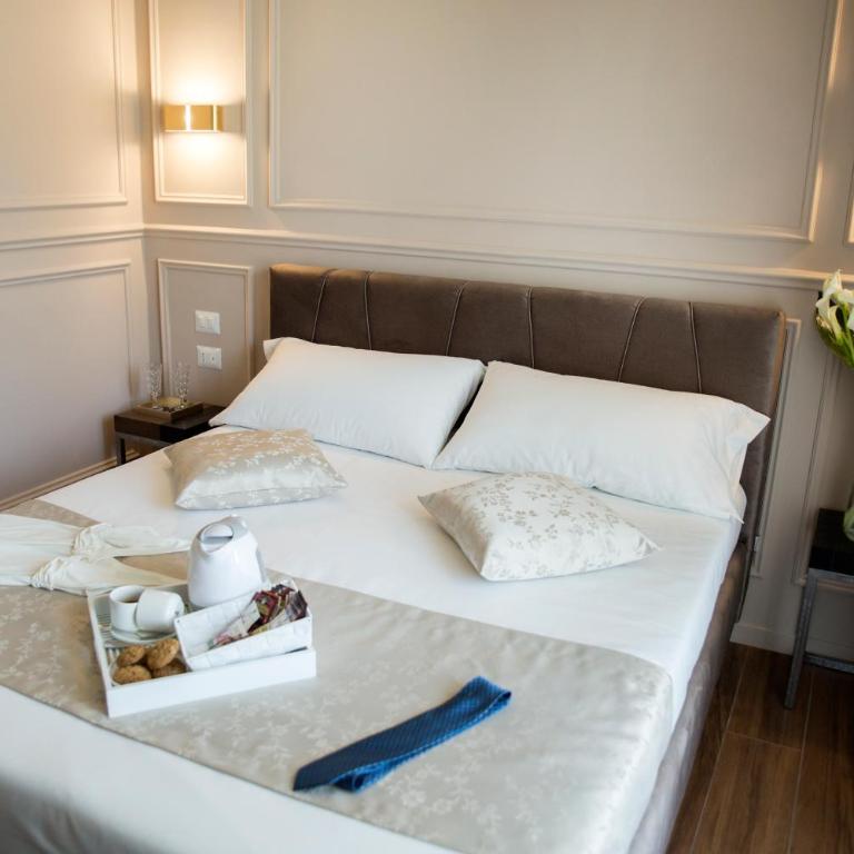 Unicum Roma Suites - Camera Matrimoniale Deluxe con Balcone - 5