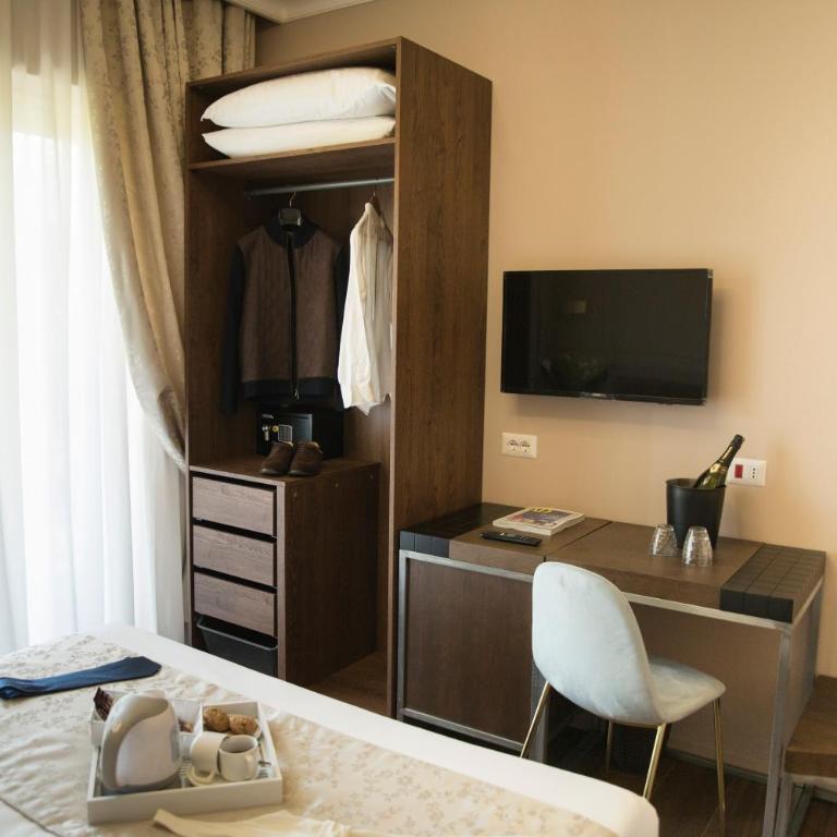 Unicum Roma Suites - Camera Matrimoniale Deluxe con Balcone - 9