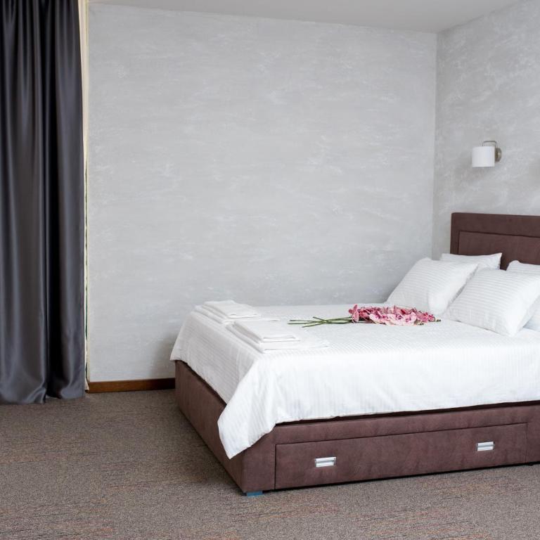 IPN APARTMENTs - King Suite with Balcony - 8