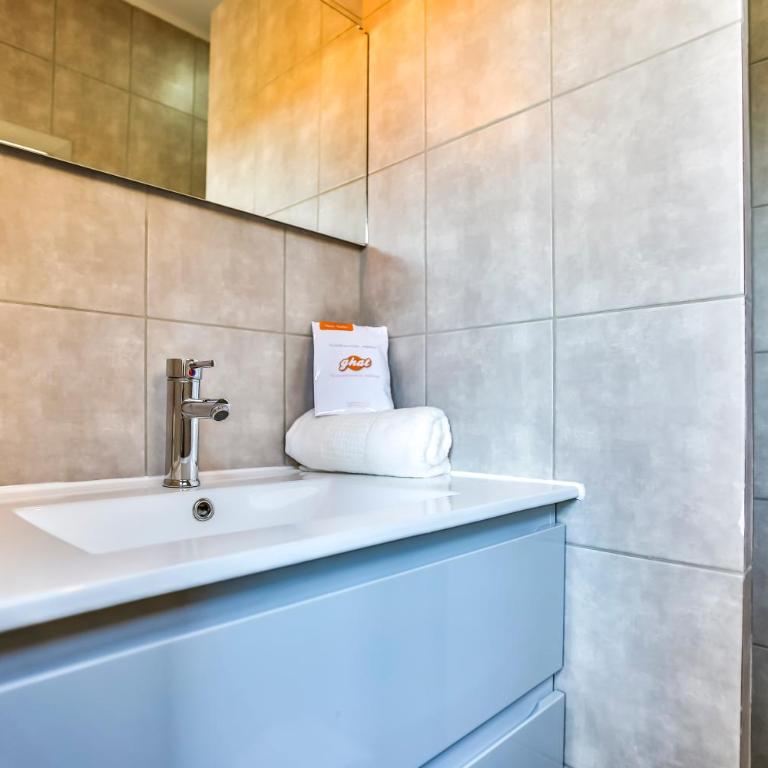 Basic Platja - Two-Bedroom Apartment - 26