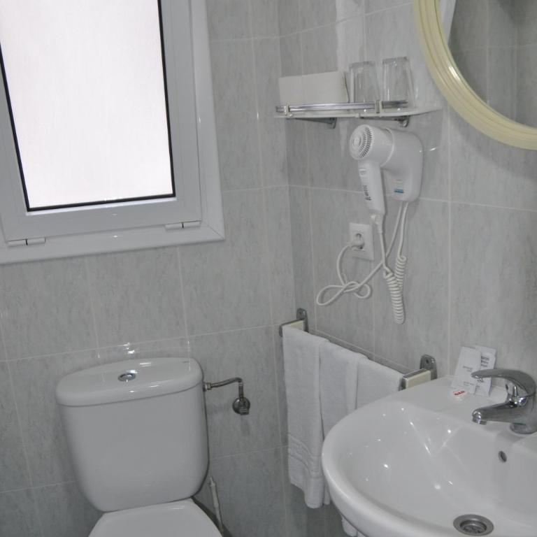 Hostal - Pensión El Amigo - Habitación Triple Estándar - 6