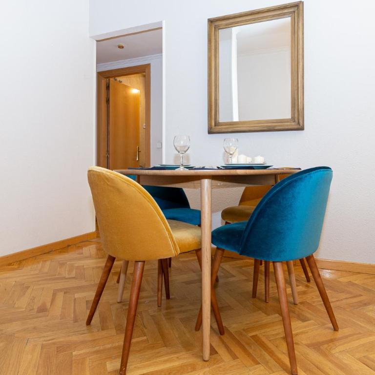 Apartamentos Plaza de España - Apartment - 48
