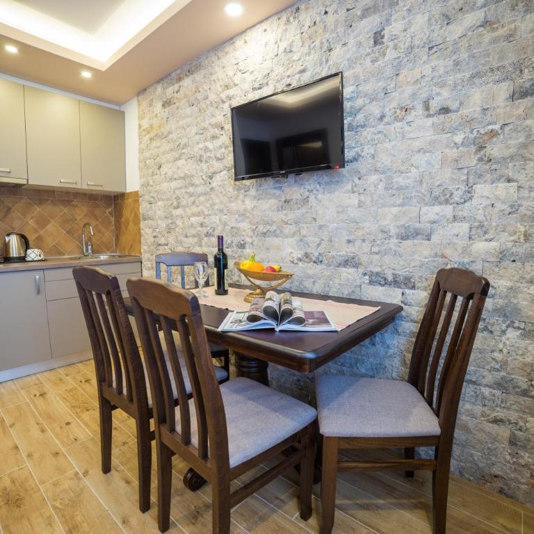 Guest House S-Lux - One-Bedroom Apartment - 13