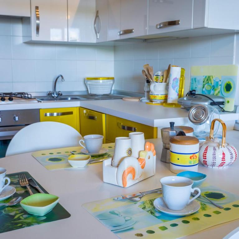 GuestHost - Lignano Sabbiadoro Flat Garage - Two-Bedroom Apartment - 2