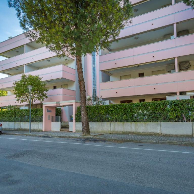 GuestHost - Lignano Sabbiadoro Flat Garage - Two-Bedroom Apartment - 15