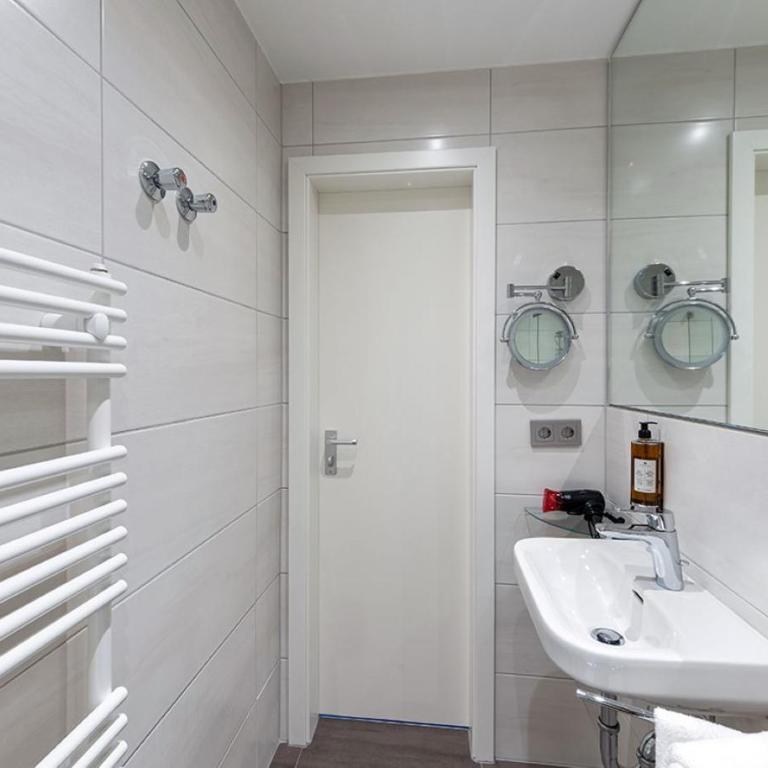 centerroom München City - Superior Doppelzimmer mit Dachterrasse und Küche - 5