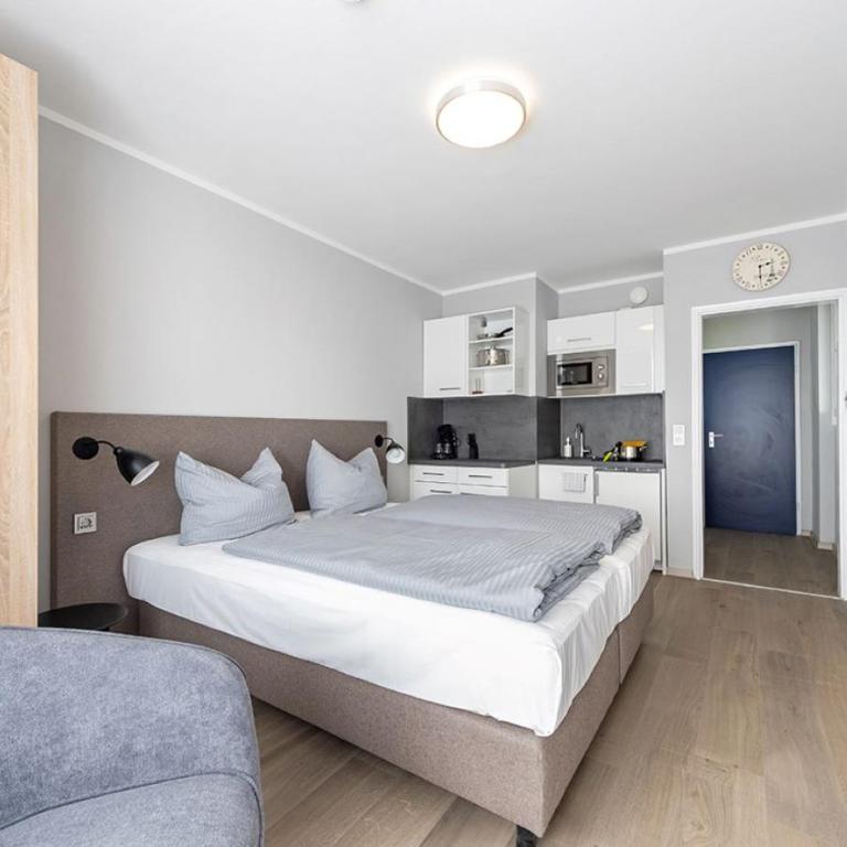 centerroom München City - Superior Doppelzimmer mit Dachterrasse und Küche - 2