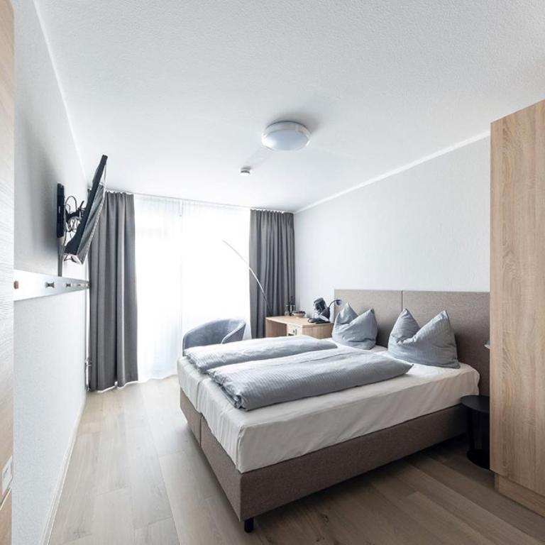 centerroom München City - Doppelzimmer mit Balkon und Küche - 3