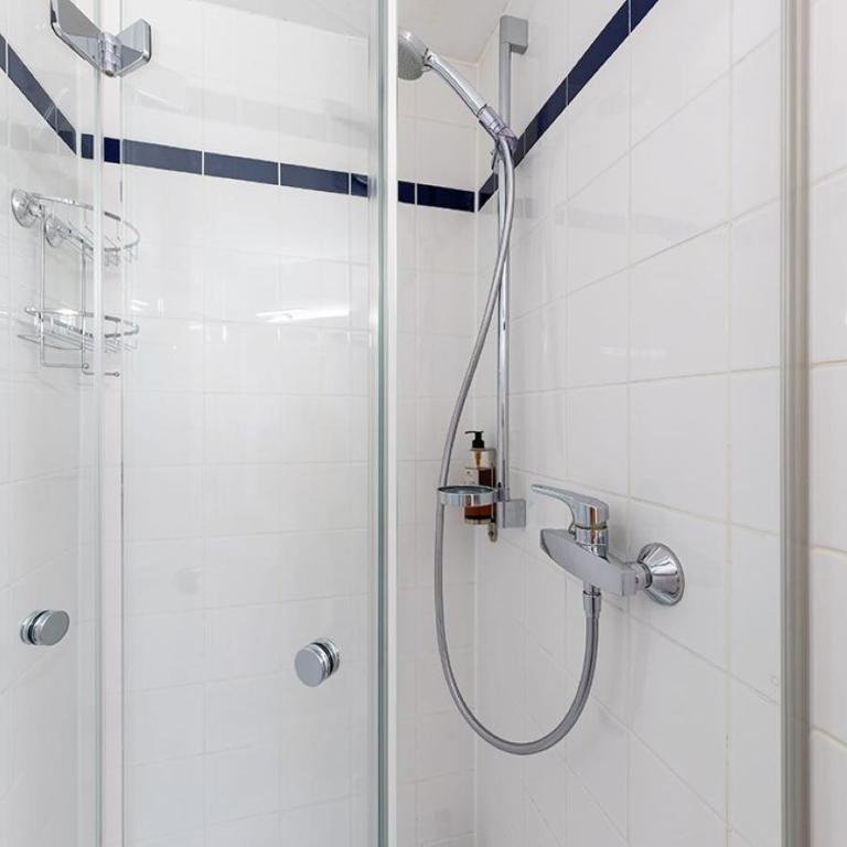 centerroom München City - Doppelzimmer mit Balkon und Küche - 5