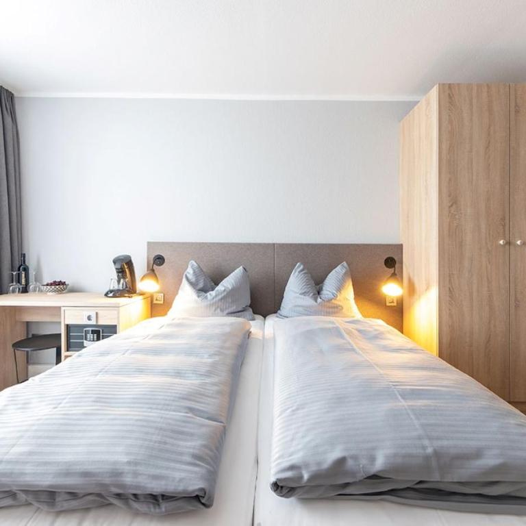 centerroom München City - Doppelzimmer mit Balkon und Küche - 6