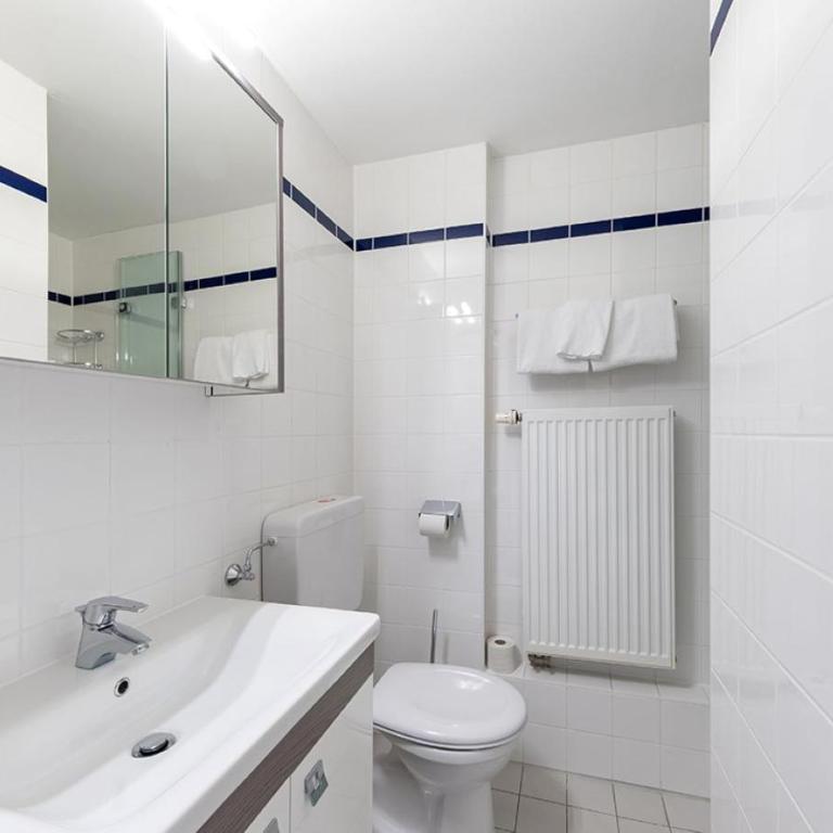 centerroom München City - Doppelzimmer mit Balkon und Küche - 8