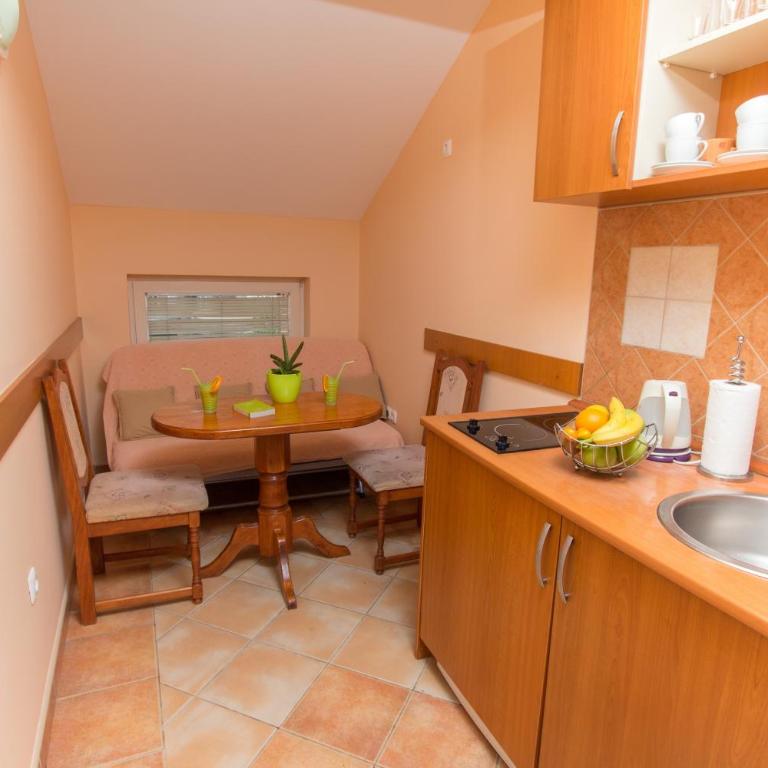 Adzic Apartments - Two-Bedroom Apartment with Balcony - 2