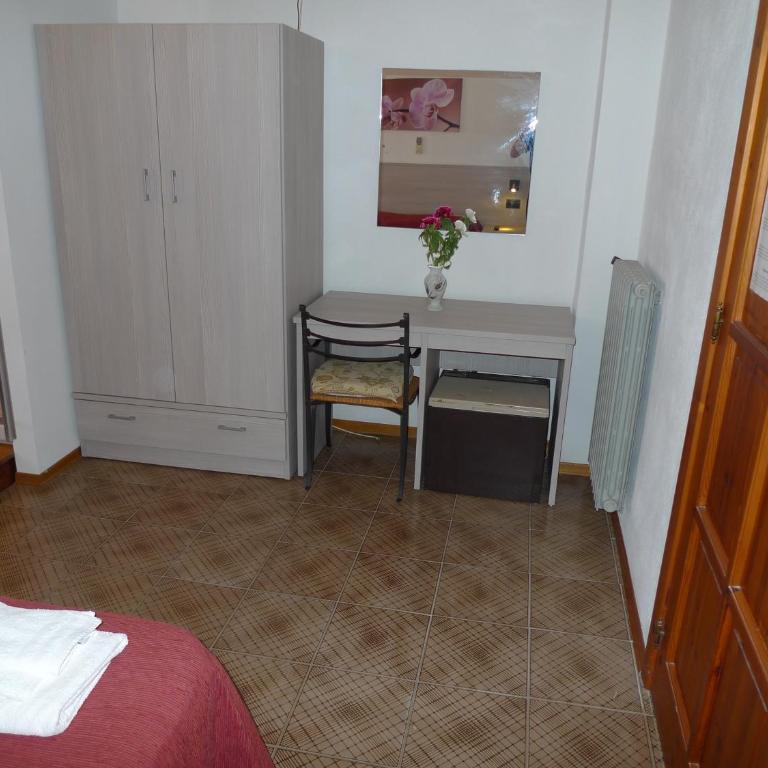 Hotel Alexander - Camera Tripla Basic - 10