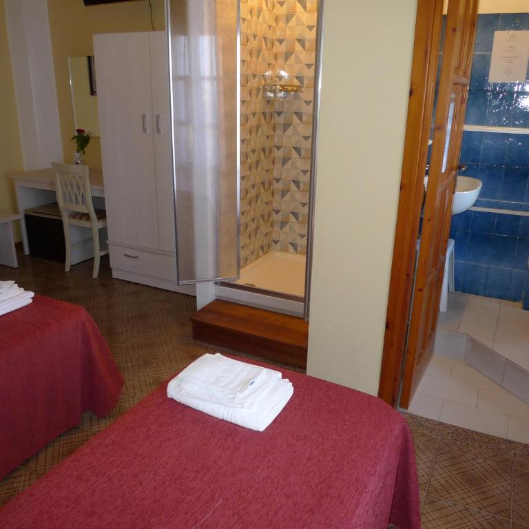 Hotel Alexander - Camera Tripla Basic - 4
