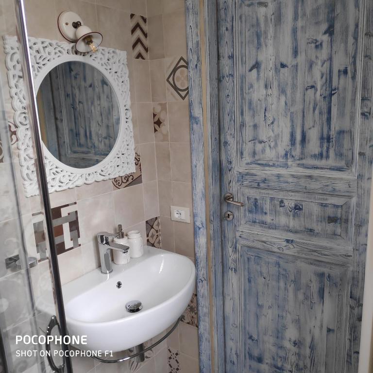 Dimora Sumerano - Triple Room with Private Bathroom - 8