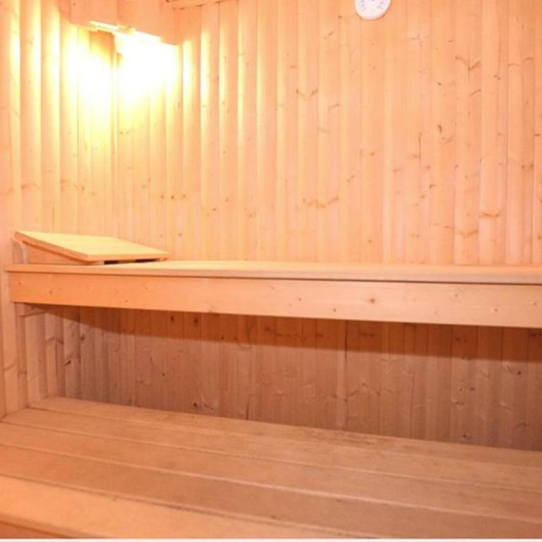 Chamonix Large Chalet, Sleeps 12, 200m2, 5 Bedroom, 4 Bathroom, Garden, Jacuzzi, Sauna - Chalet - 39
