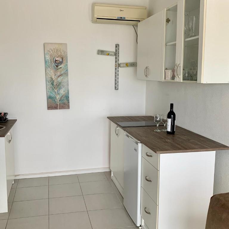 Apartments Ljiljana - Two-Bedroom Apartment with Balcony and Sea View - 10