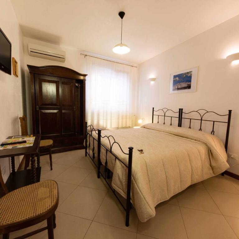 B&B La Stradella - Camera Matrimoniale/Doppia con Letti Singoli con Bagno Privato Esterno - 6