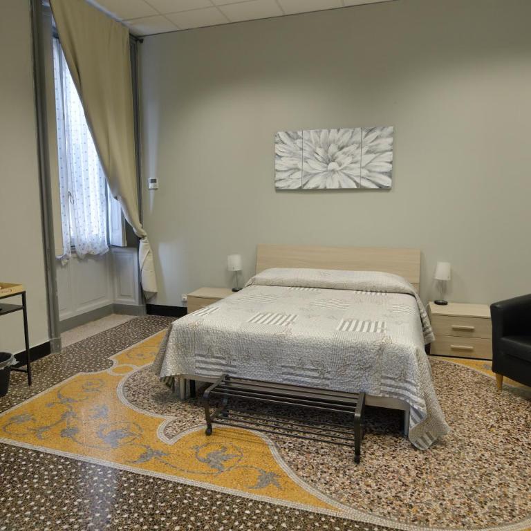 Check-Inn Rooms Genova Centro - Camera Tripla con Bagno Privato - 4