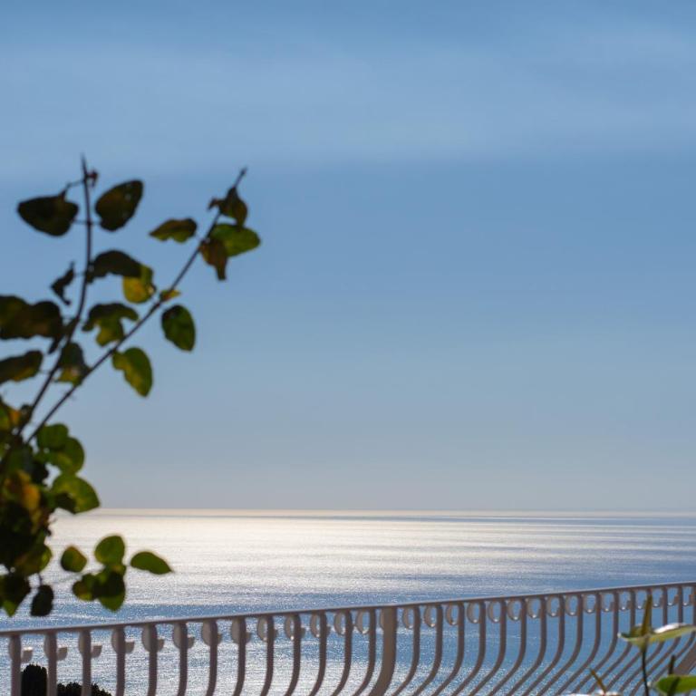 Villa Le Terrazze Charming Rooms - Deluxe Suite with Sea View - 5