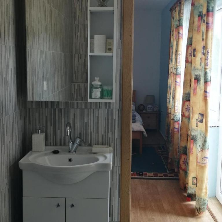 River Bank Apartments & Castle view - Three-Bedroom Apartment - 15