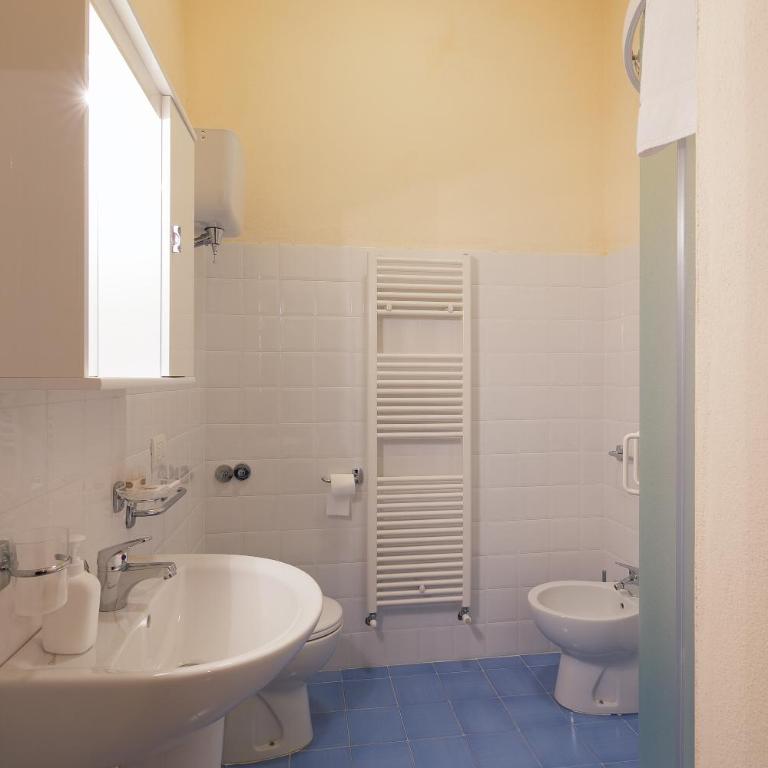 B&B San Francesco - Camera Matrimoniale/Doppia con Letti Singoli con Letto Supplementare - 1