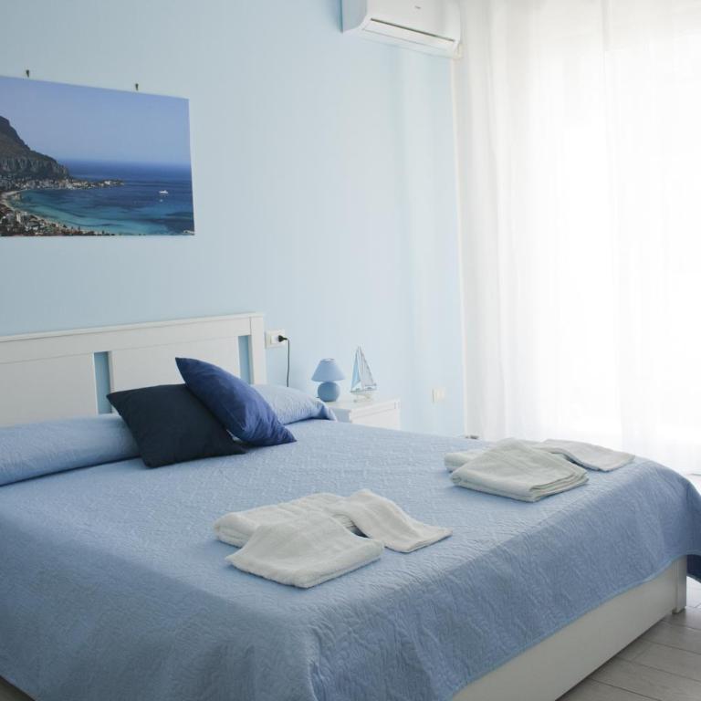B&B d'Orleans - Triple Room with Private Bathroom and Balcony - 1