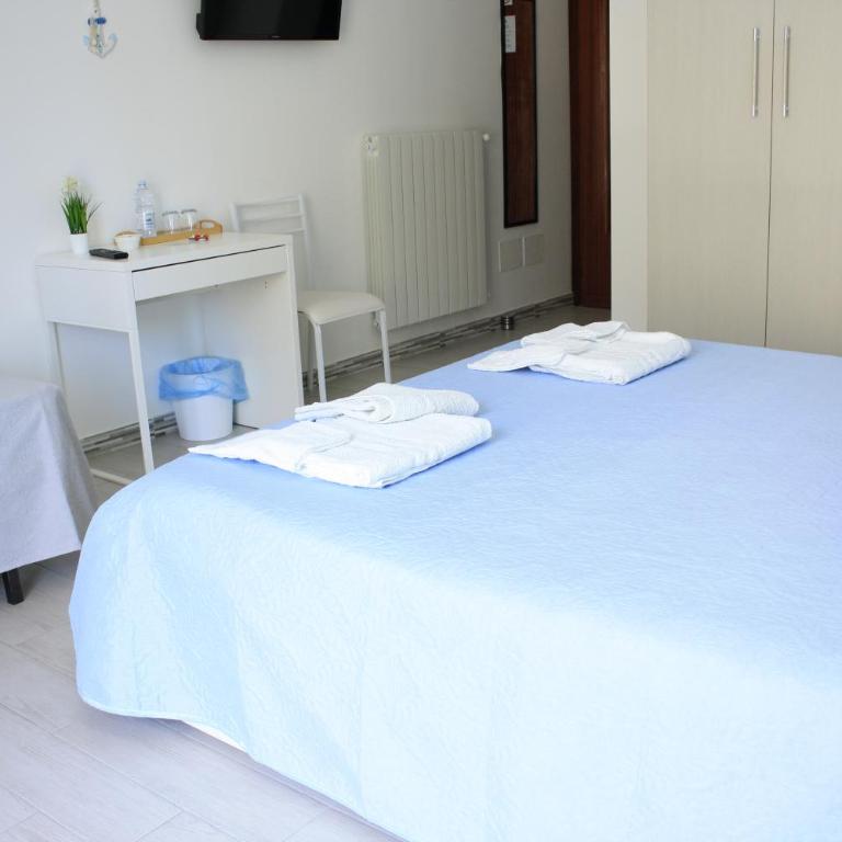 B&B d'Orleans - Triple Room with Private Bathroom and Balcony - 7