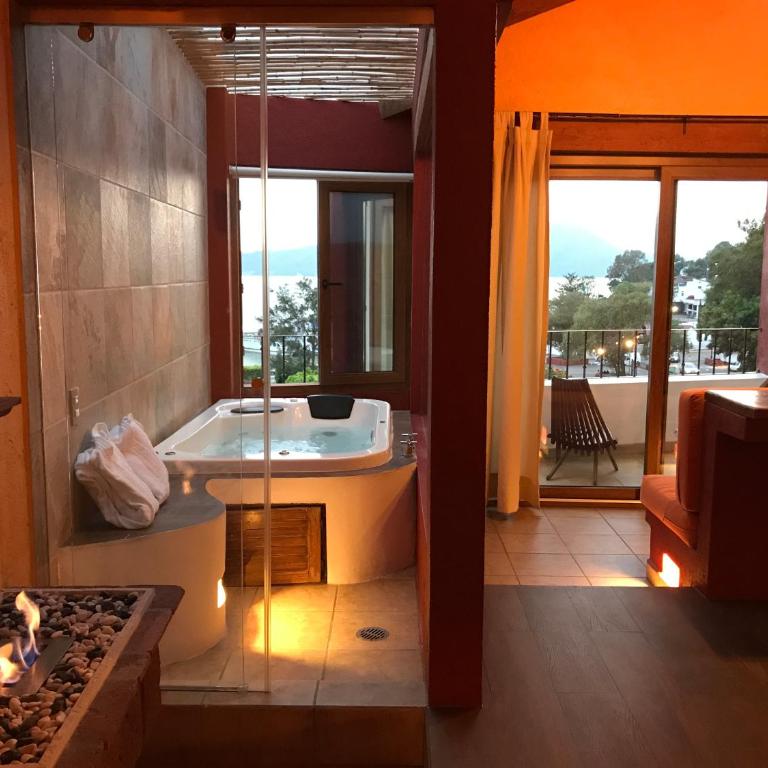 Hotel puesta del sol - Suite con bañera de hidromasaje y cama grande - 11