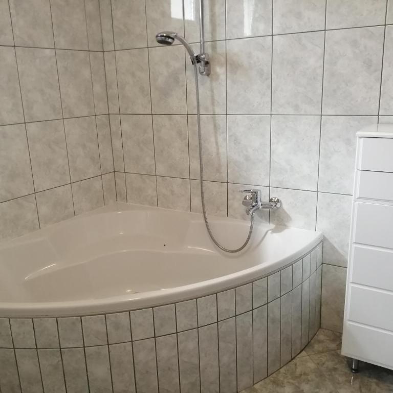 River Bank Apartments & Castle view - Three-Bedroom Apartment - 35