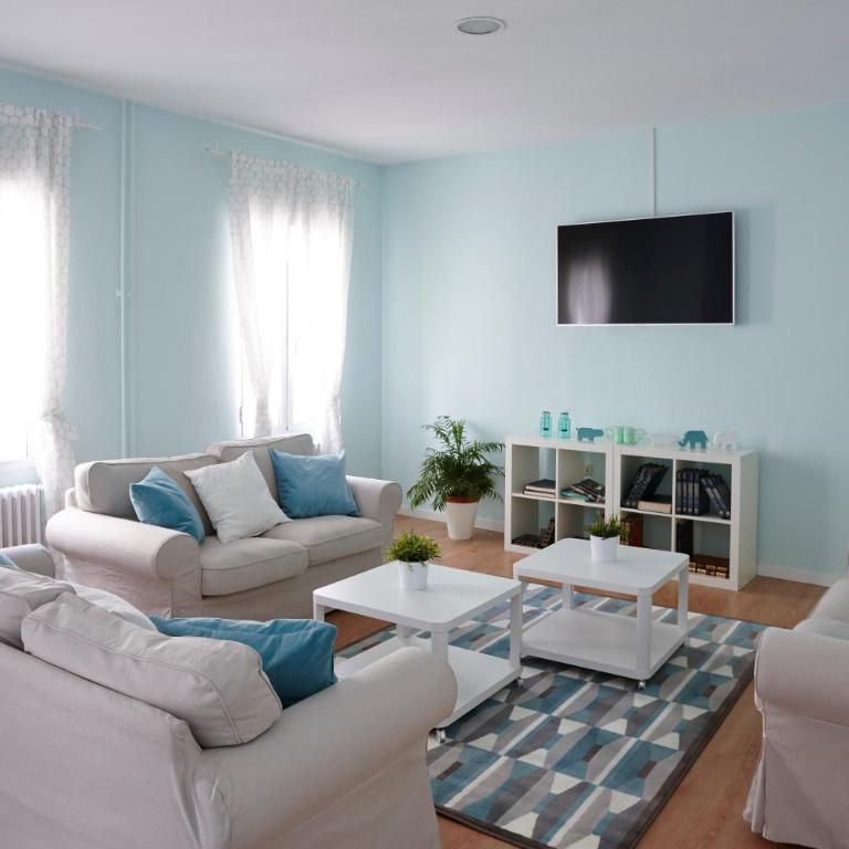 RESIDENCIA ABAY - Standard Single Room with Shared Bathroom - 1