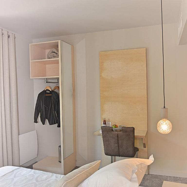 Hôtel Beauregard, The Originals Relais - Superior Double Room - Lake and Garden Side - 12