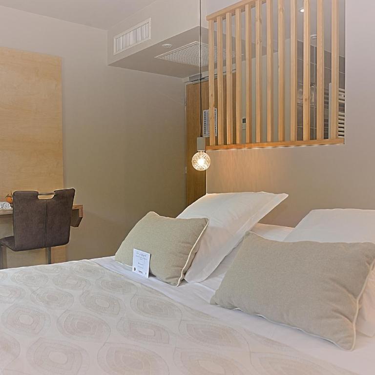 Hôtel Beauregard, The Originals Relais - Superior Doppelzimmer mit Blick auf den Wald und den Parkplatz - 12
