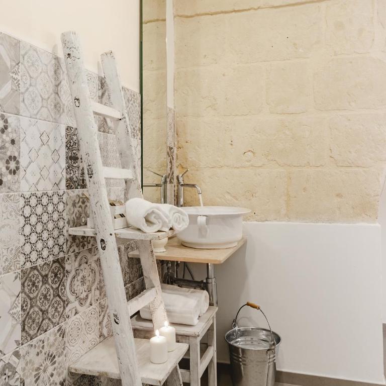 Hydria Rooms - Camera Matrimoniale con Patio - 12