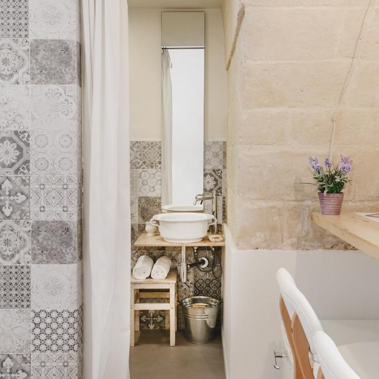 Hydria Rooms - Camera Matrimoniale con Patio - 2