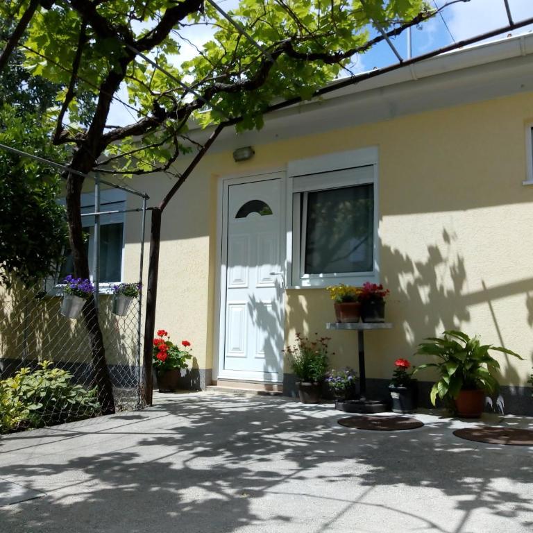 Apartman Lora - Apartment - 9