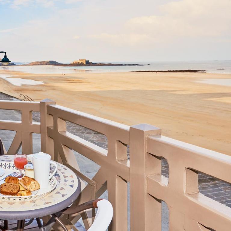 Hôtel Le Beaufort - Petite Chambre Double avec Terrasse et Vue sur la Mer - 2