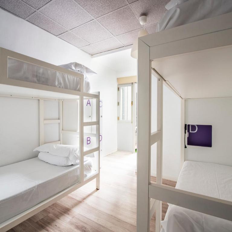 Safestay Madrid Central - Bed in 4-Bed Mixed Dorm Ensuite - 10