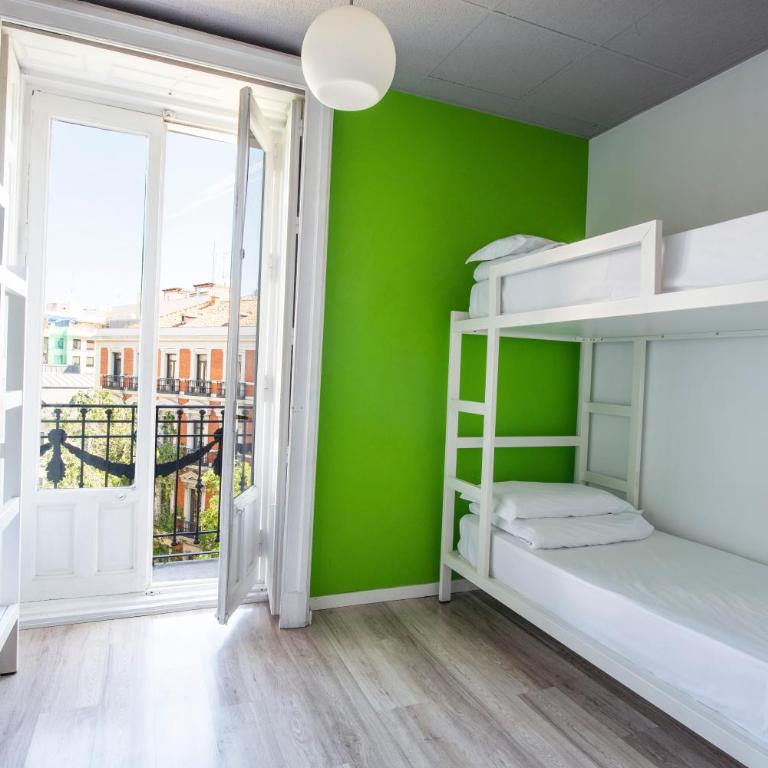 Safestay Madrid Central - Bed in 6-Bed Mixed Dorm Ensuite - 13