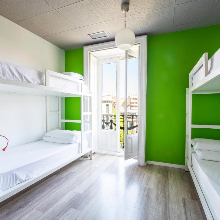Safestay Madrid Central - Bed in 6-Bed Mixed Dorm Ensuite - 14