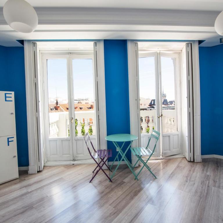 Safestay Madrid Central - Bed in 8-Bed Mixed Dorm Shared Bathroom - 7