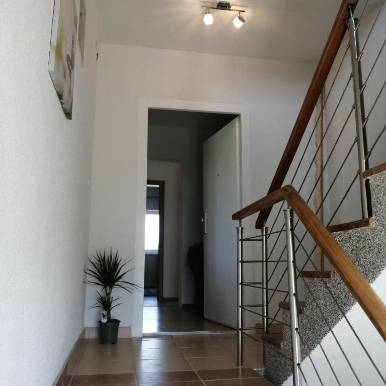 River Bank Apartments & Castle view - Three-Bedroom Apartment - 10