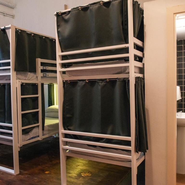 Safestay Barcelona Gothic - Bed in 14-Bed Mixed Dorm Shared Bathroom - 7