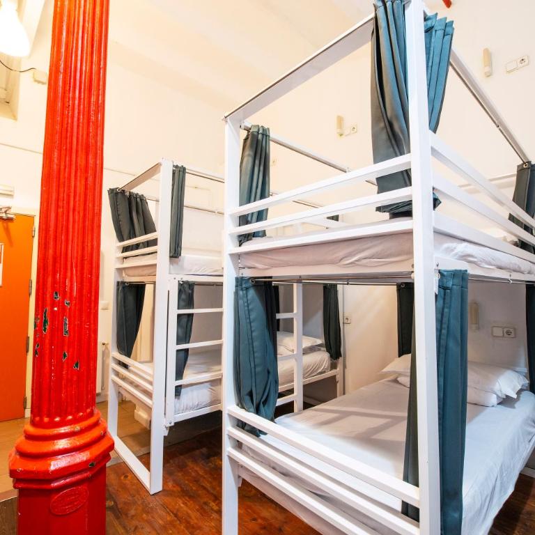 Safestay Barcelona Gothic - Bed in 6-Bed Mixed Dorm Shared Bathroom - 8