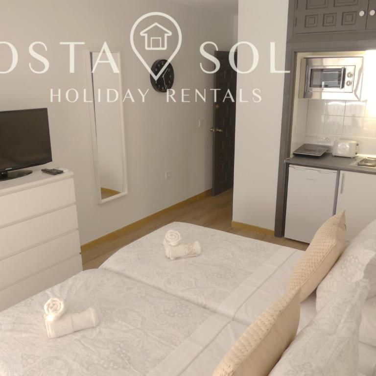 LA CARIHUELA TORREMOLINOS- STUDIO 1- COSTA SOL HOLIDAY RENTALS - Estudio - 2