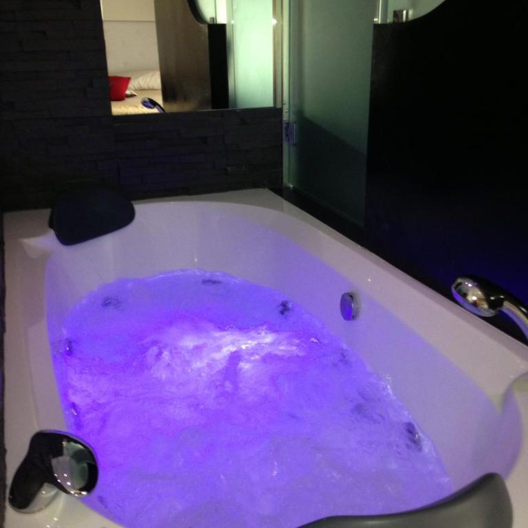 Jazz Style - Chambre Double de Luxe avec Baignoire Spa - 13
