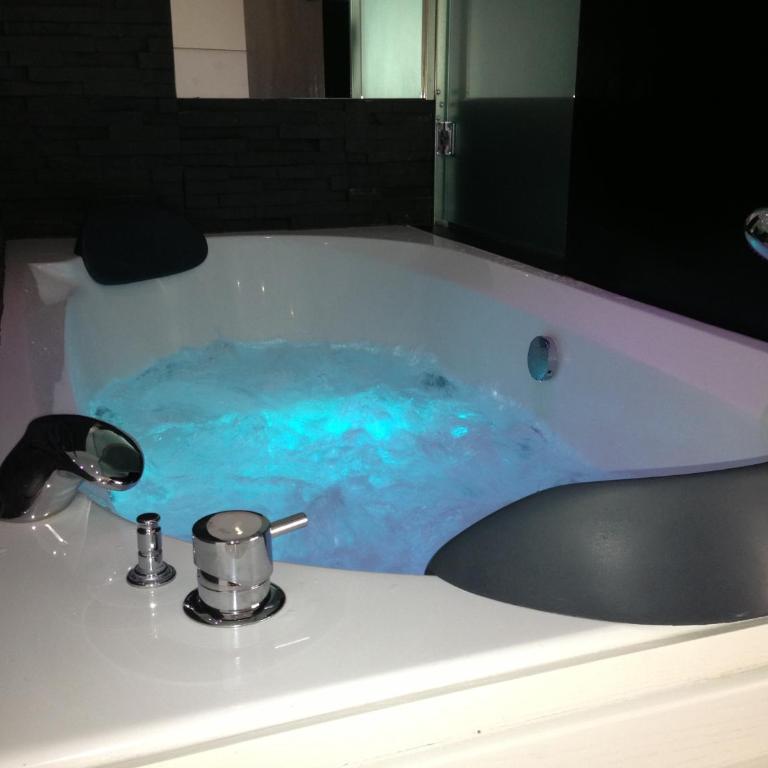 Jazz Style - Chambre Double de Luxe avec Baignoire Spa - 18