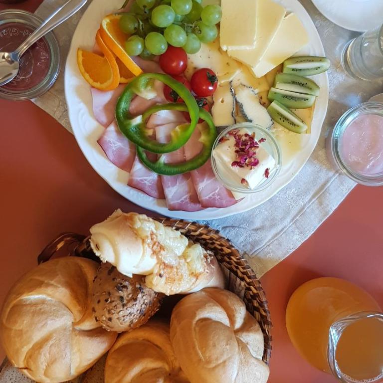 Urlaub am Bauernhof Feldbauer - Dreibettzimmer mit Balkon - 10